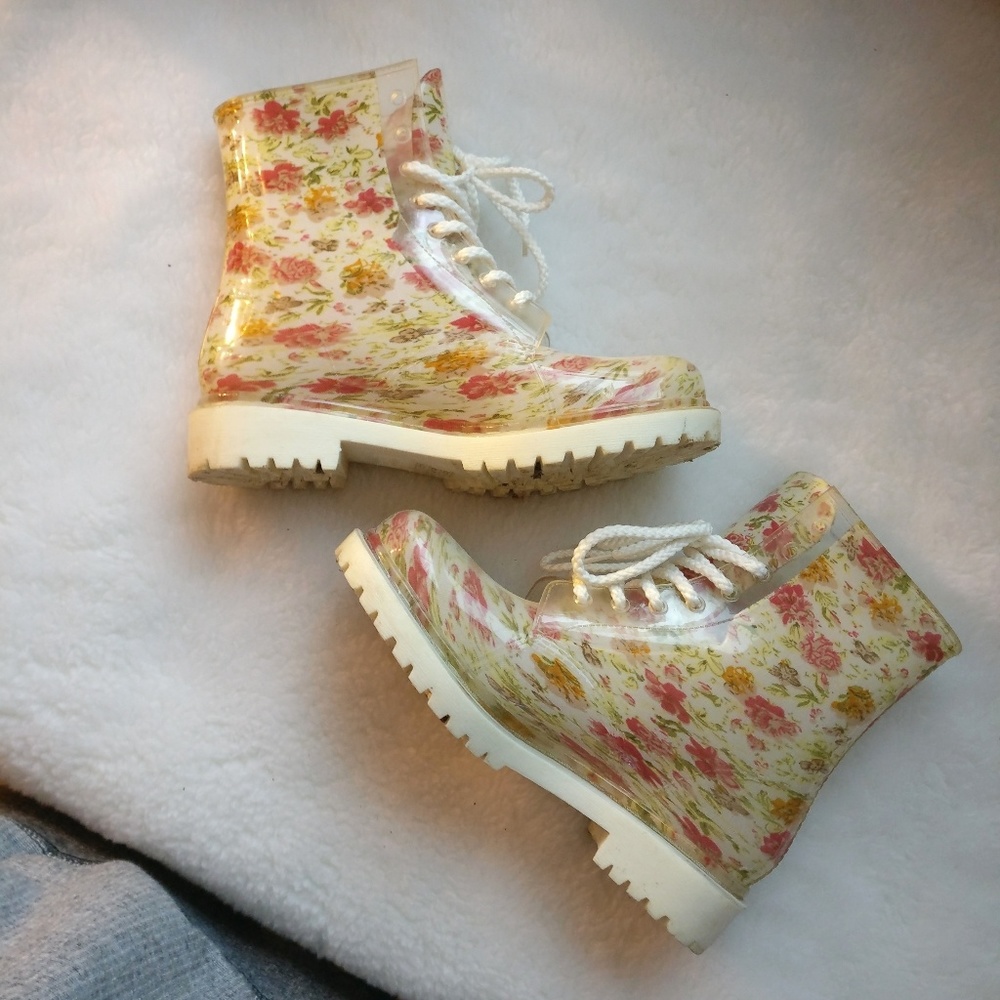 Dirty Laundry Light Floral Combat Rain Boots